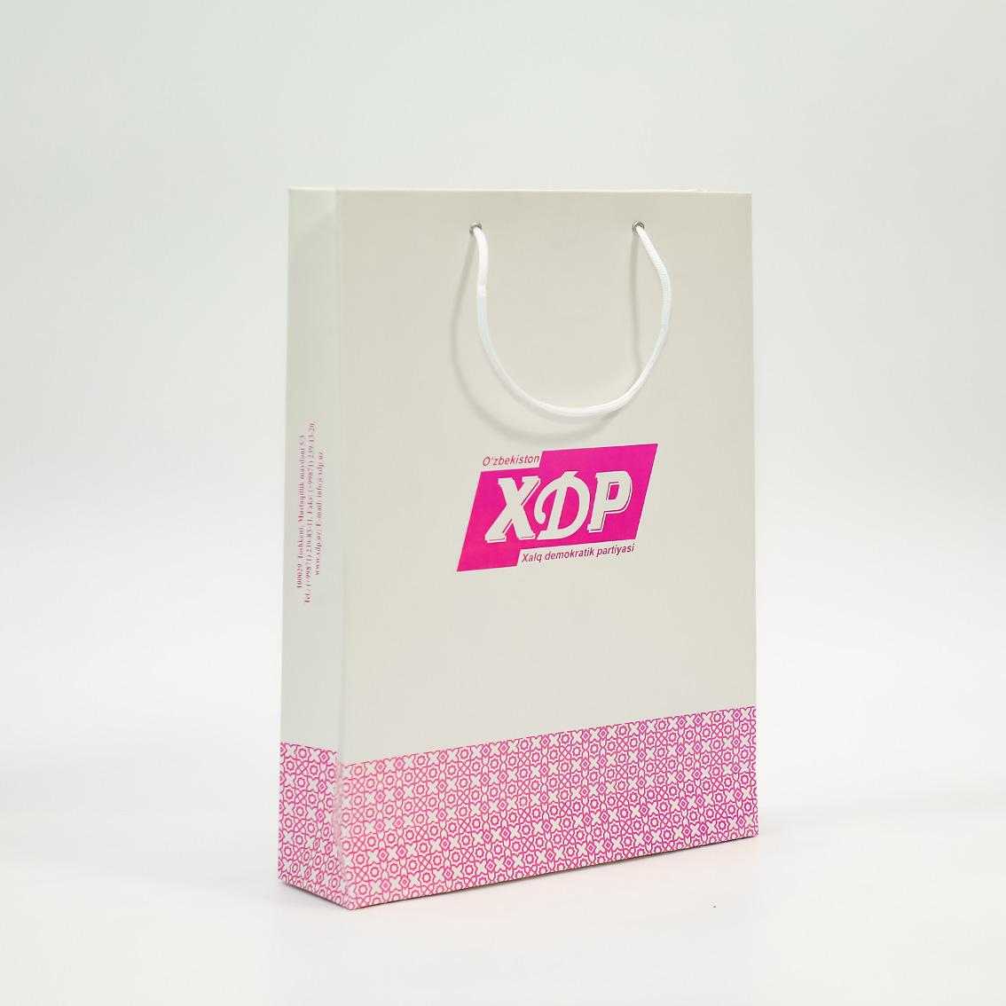 A paper bag with the symbols of the PDPUz