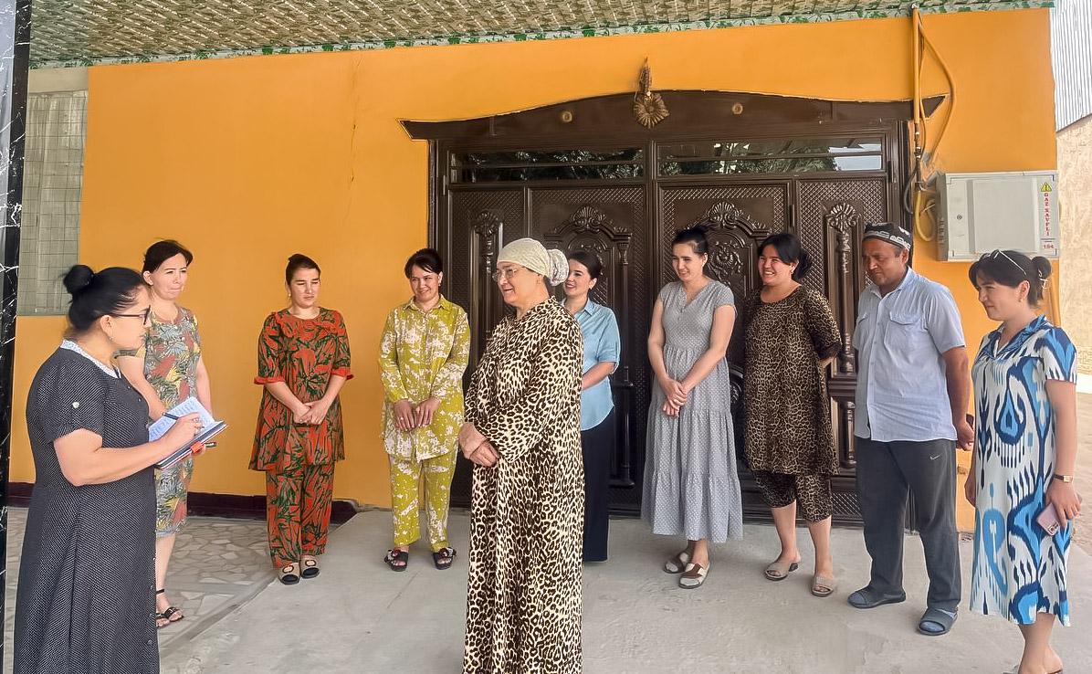 Deputat mahallada muloqot o‘tkazib, xotin-qizlar murojaatlarni qabul qildi