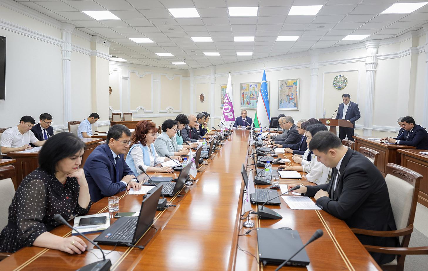 Mehnat muhofazasi va ishchilarning manfaatlarini ta’minlashga qaratilgan normalar belgilanmoqda