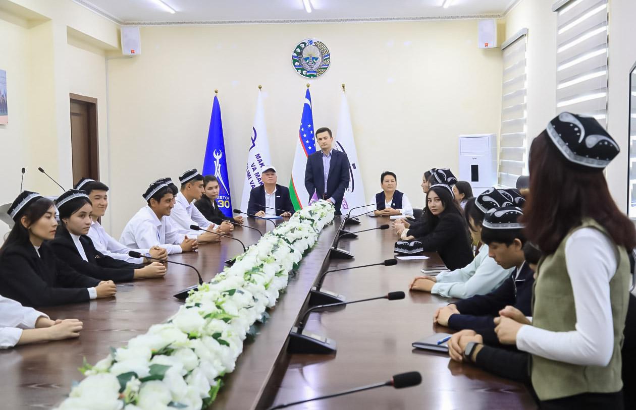 Termizda deputatlar yoshlar bilan uchrashdi