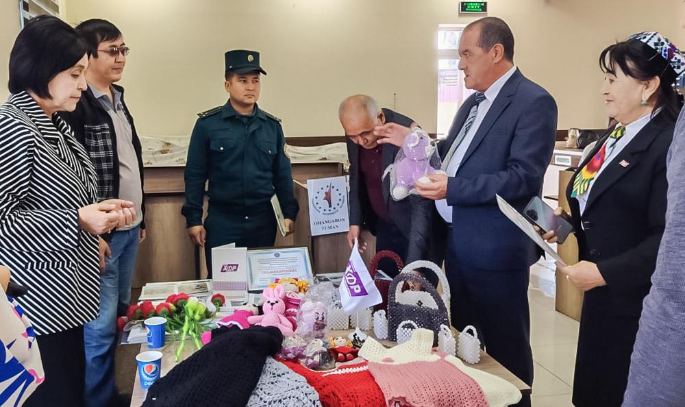Ohangaron tumanida nogironligi bo‘lgan fuqarolar uchun mehnat yarmarkasi tashkil etildi