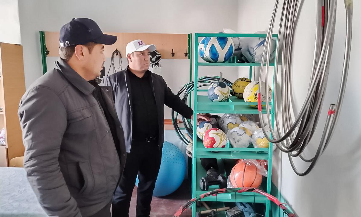 Deputat maktablardagi sport infratuzilmasini o‘rgandi
