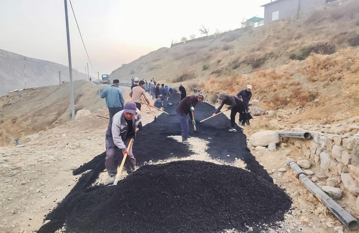 Deputat tashabbusi bilan ko‘chalarning 400 metr qismi asfaltlanmoqda