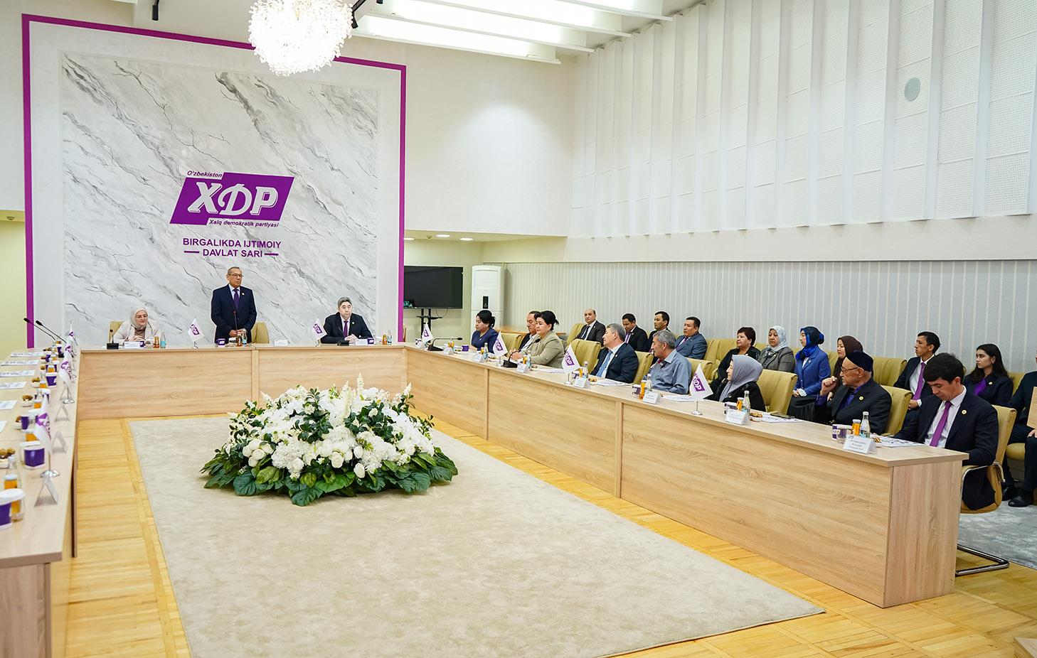 35 yillik siyosiy tarix: ehtirom va e’tirof