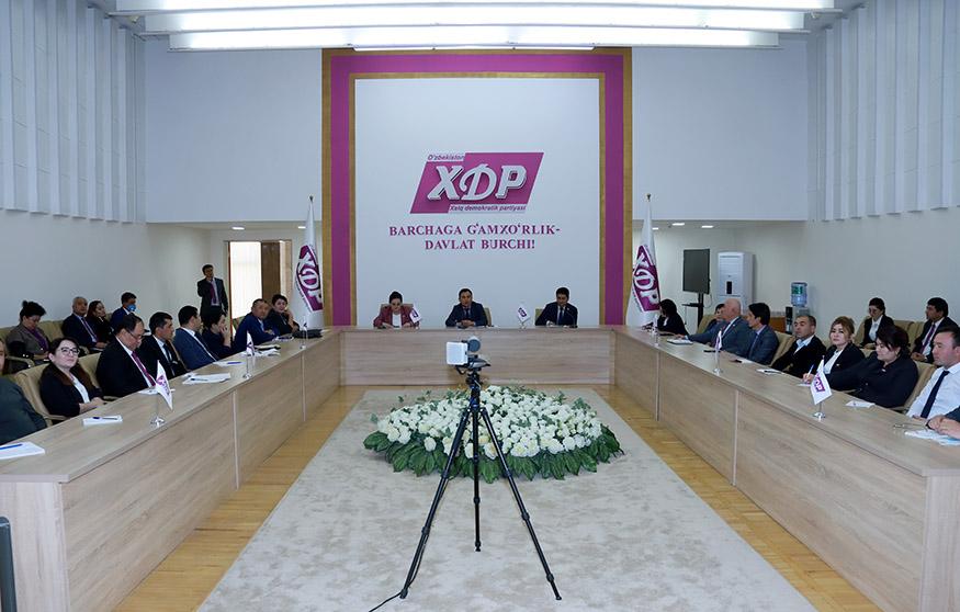 Конституция куни муносабати билан давра суҳбати ташкил этилди
