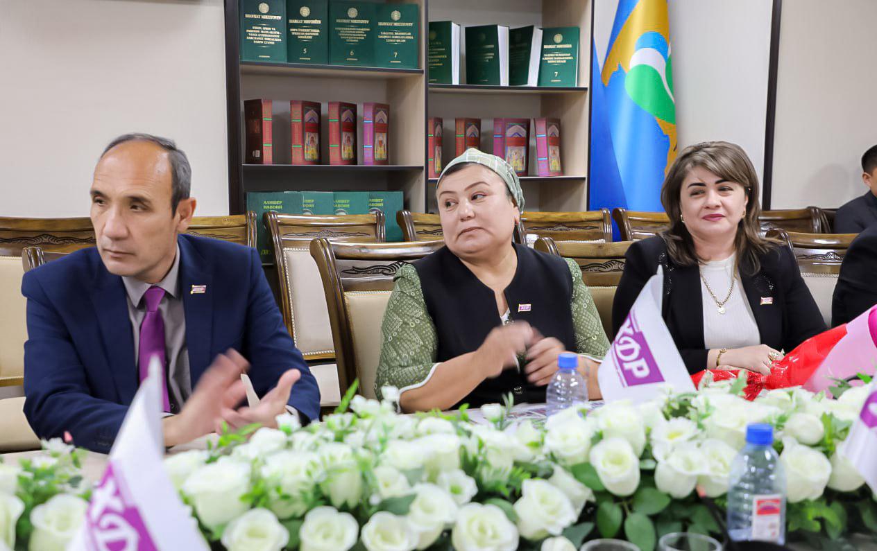 Навоий вилоятида партиянинг 34 йиллиги муносабати билан тадбир