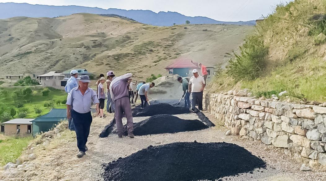 Deputat mahalladagi infratuzilma loyihalari bilan tanishdi