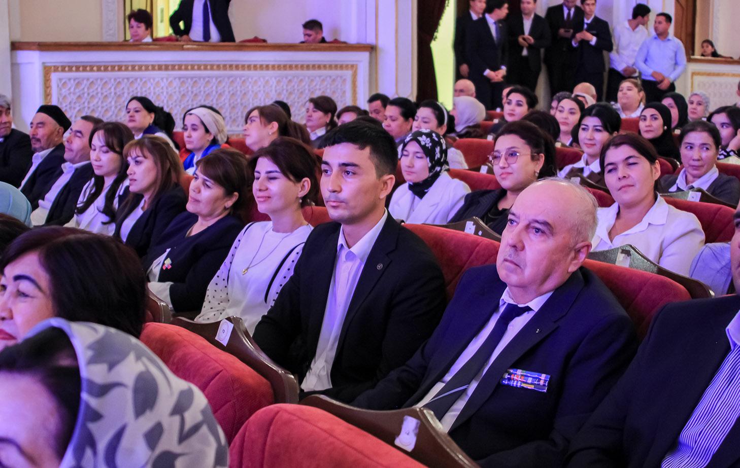 Устозларга юксак эҳтиром