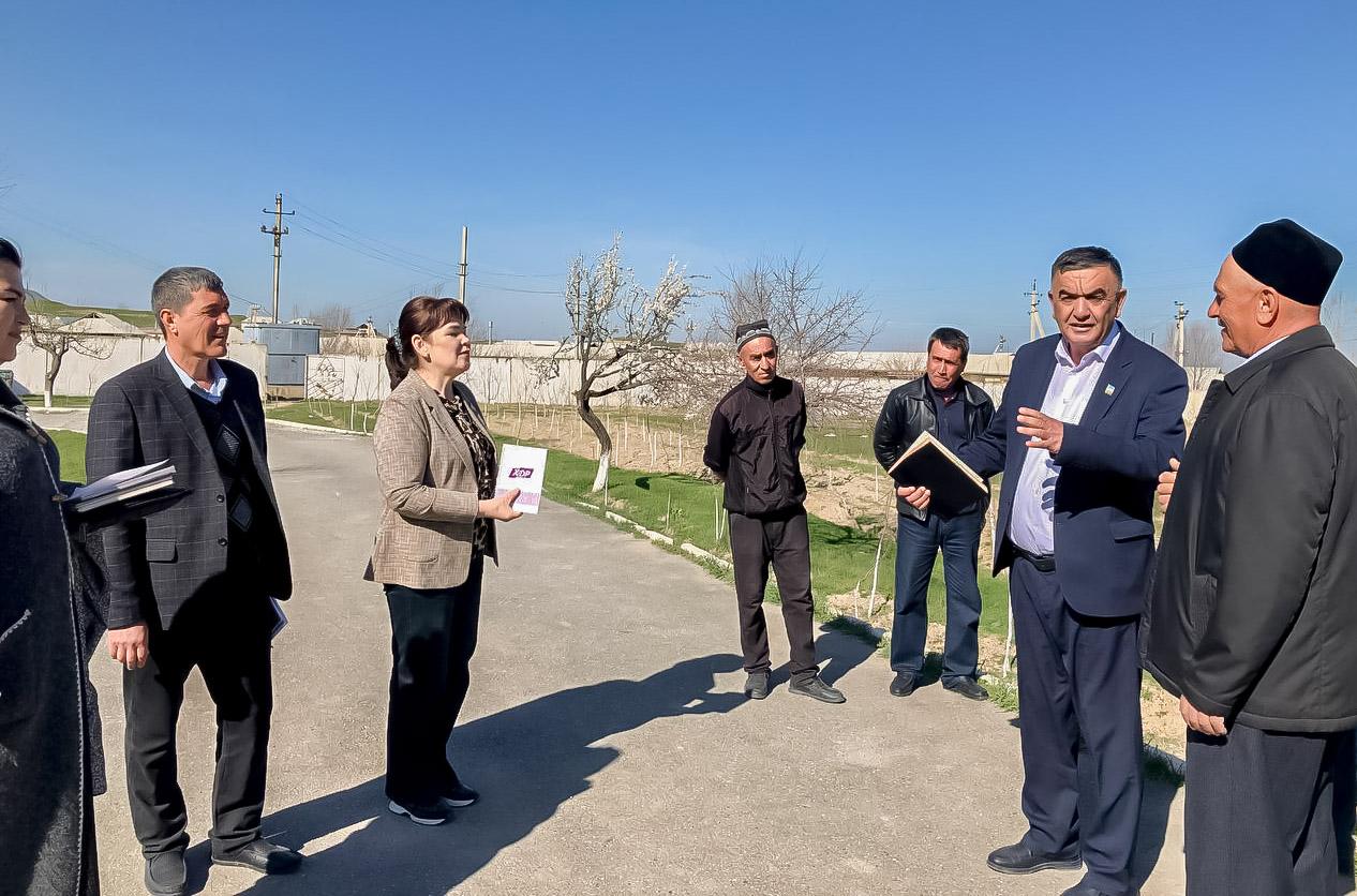 Янгиободда ёшларни талаб юқори бўлган замонавий касбларга йўналтириш масалалари муҳокама қилинди