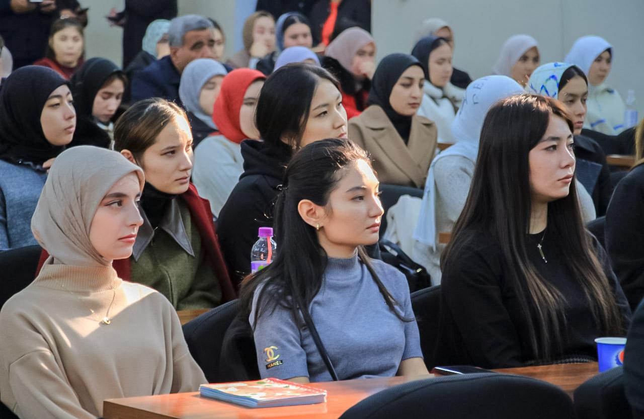 Фарғонада ёшлар бандлиги масаласи муҳокама қилинди