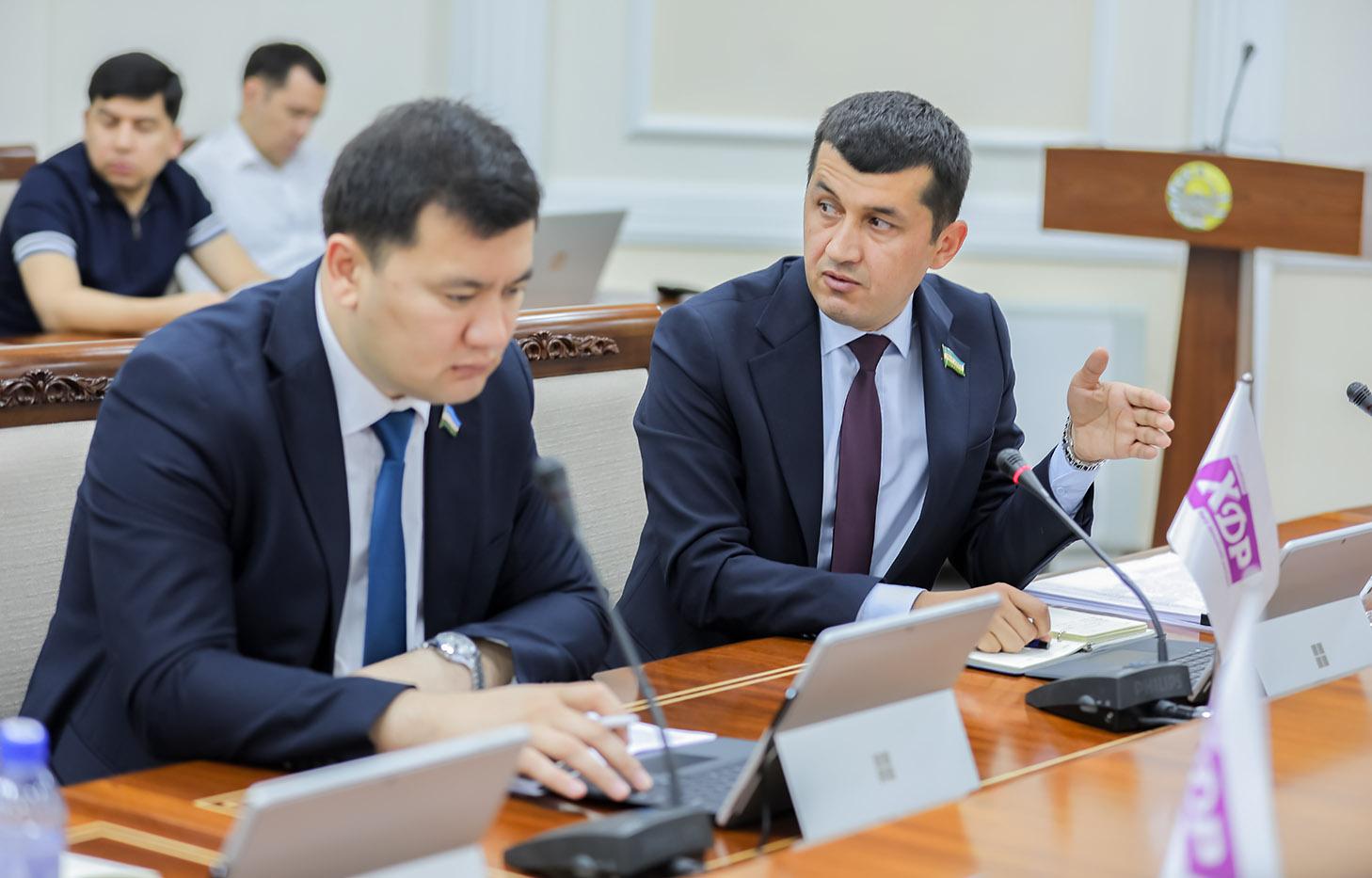 Қонун лойиҳалари партия позицияси асосида муҳокама қилинди