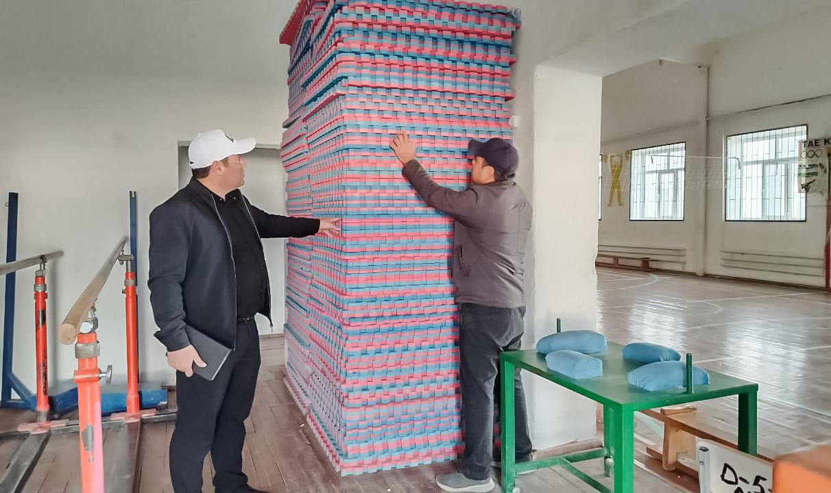 Deputat maktablardagi sport infratuzilmasini o‘rgandi