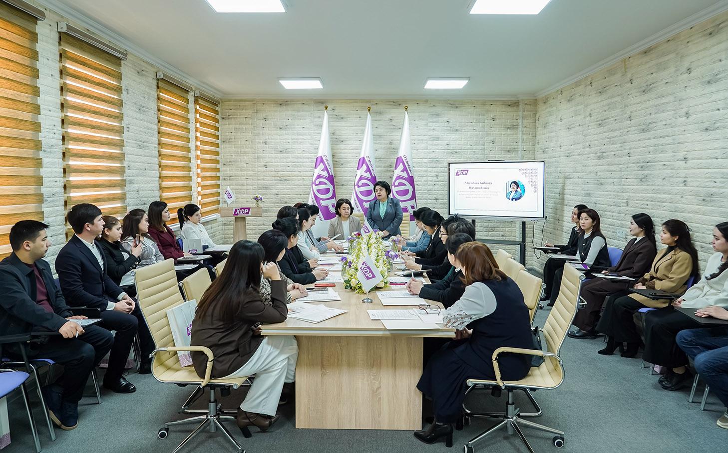 Аёллар манфаатига оид муҳим масалалар муҳокама қилинди