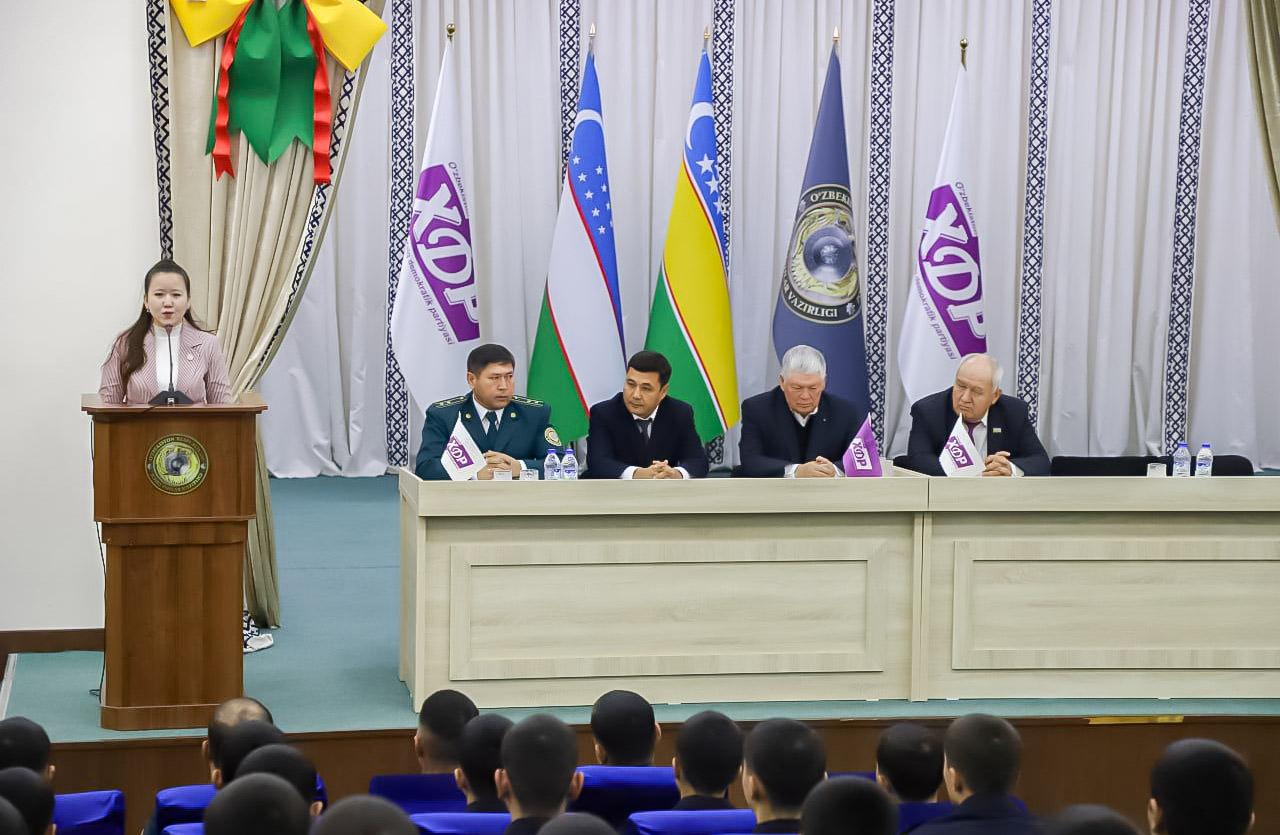 Konstitutsiyaning 33 yilligiga bag‘ishlab Nukusda yoshlar bilan huquqiy muloqot o‘tkazildi