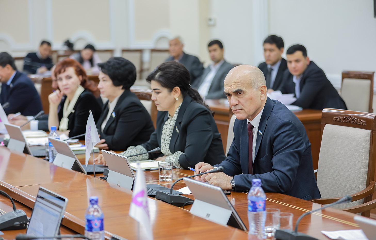 Қонун лойиҳалари тортишувлар асосида маъқулланди