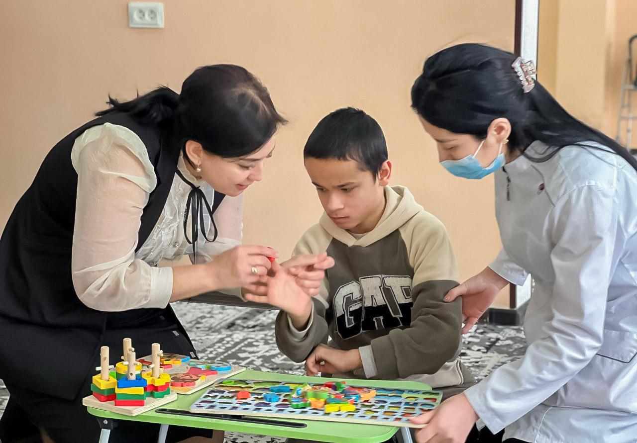 Берунийдаги имконияти чекланган болаларга мўлжалланган кундузги парвариш маскани ўрганилди