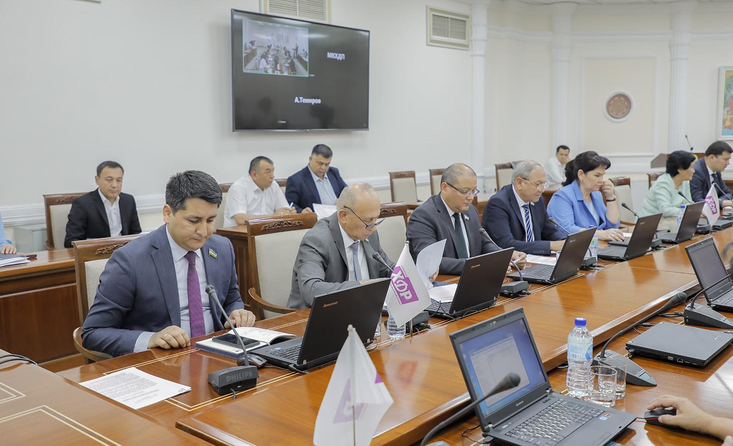 Парламентда конструктив мулоқот асослари кенгаймоқда