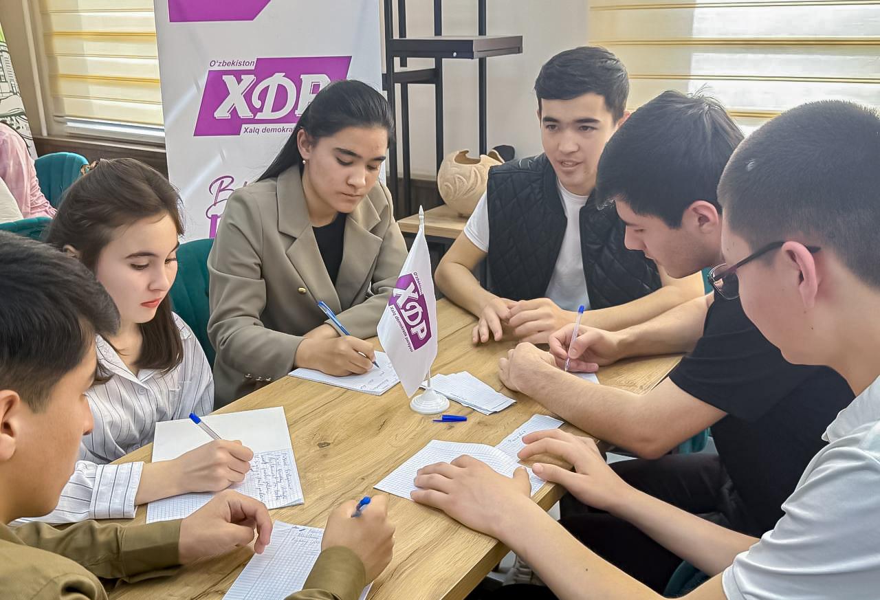 Сурхондарёда “Сиёсатдаги ёшлар” интеллектуал турнири ўтказилди
