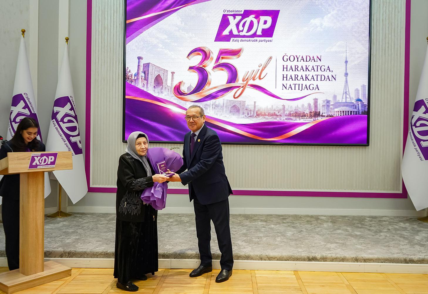 35 yillik siyosiy tarix: ehtirom va e’tirof