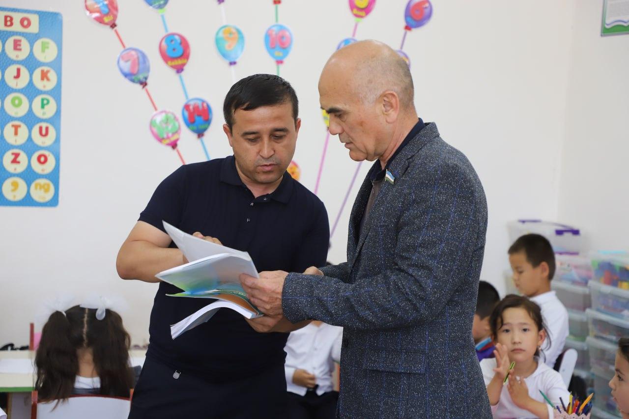 Deputatlar bolalarni maktabga tayyorlash bo‘yicha amalga oshirilgan ishlar holatini o‘rganmoqda