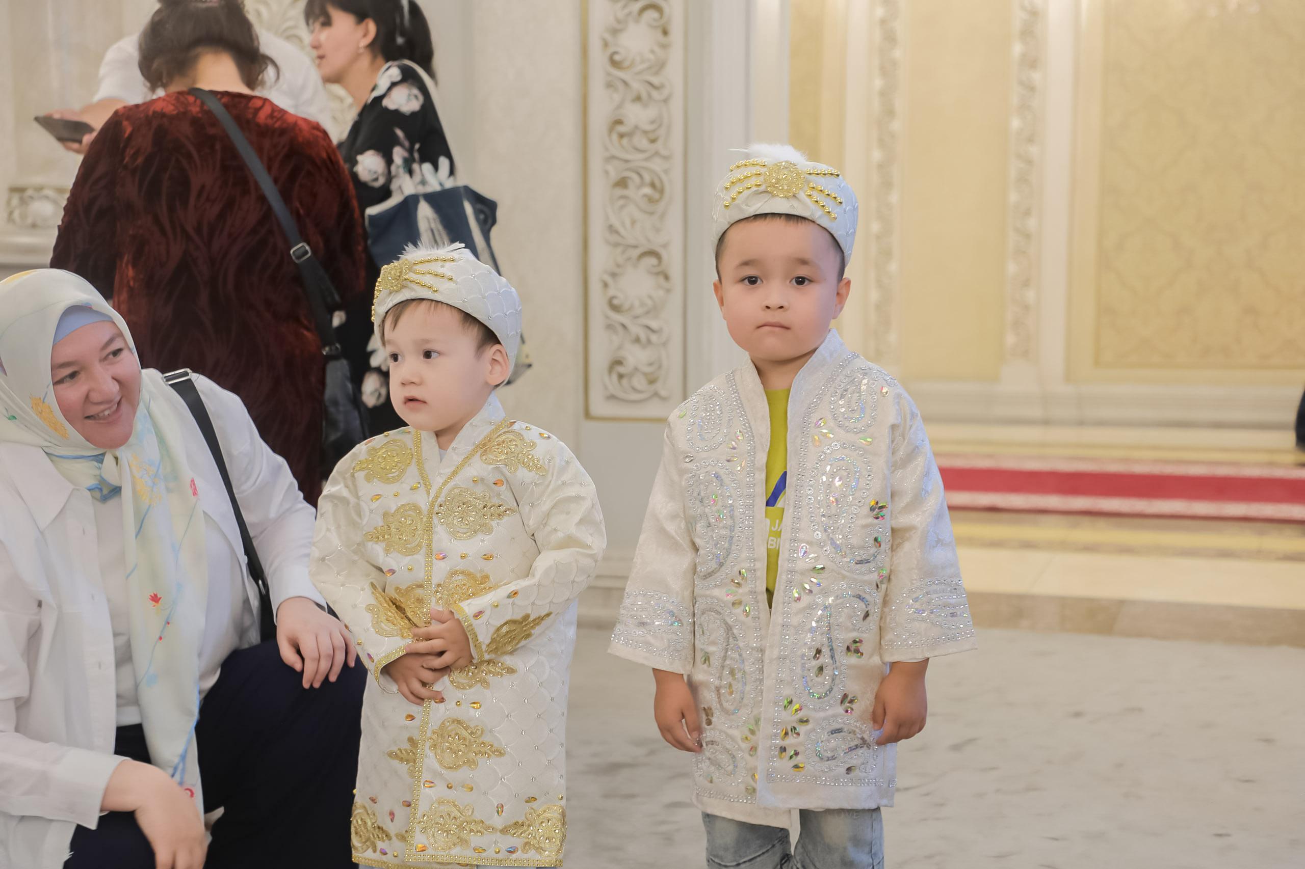 Yakkasaroy tumanida ehtiyojmand oilalarning farzandlari uchun o‘tkazilgan sunnat to‘yidan fotolavha