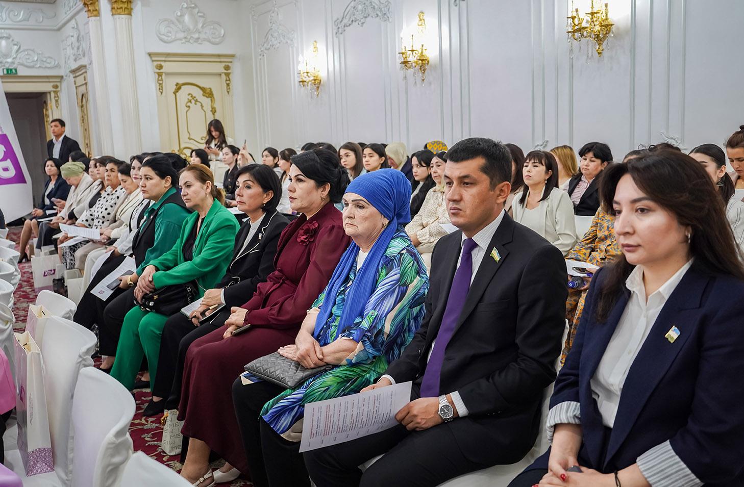 Ayollarning siyosiy faolligini oshirish: imkoniyat va muammolar tahlil qilindi
