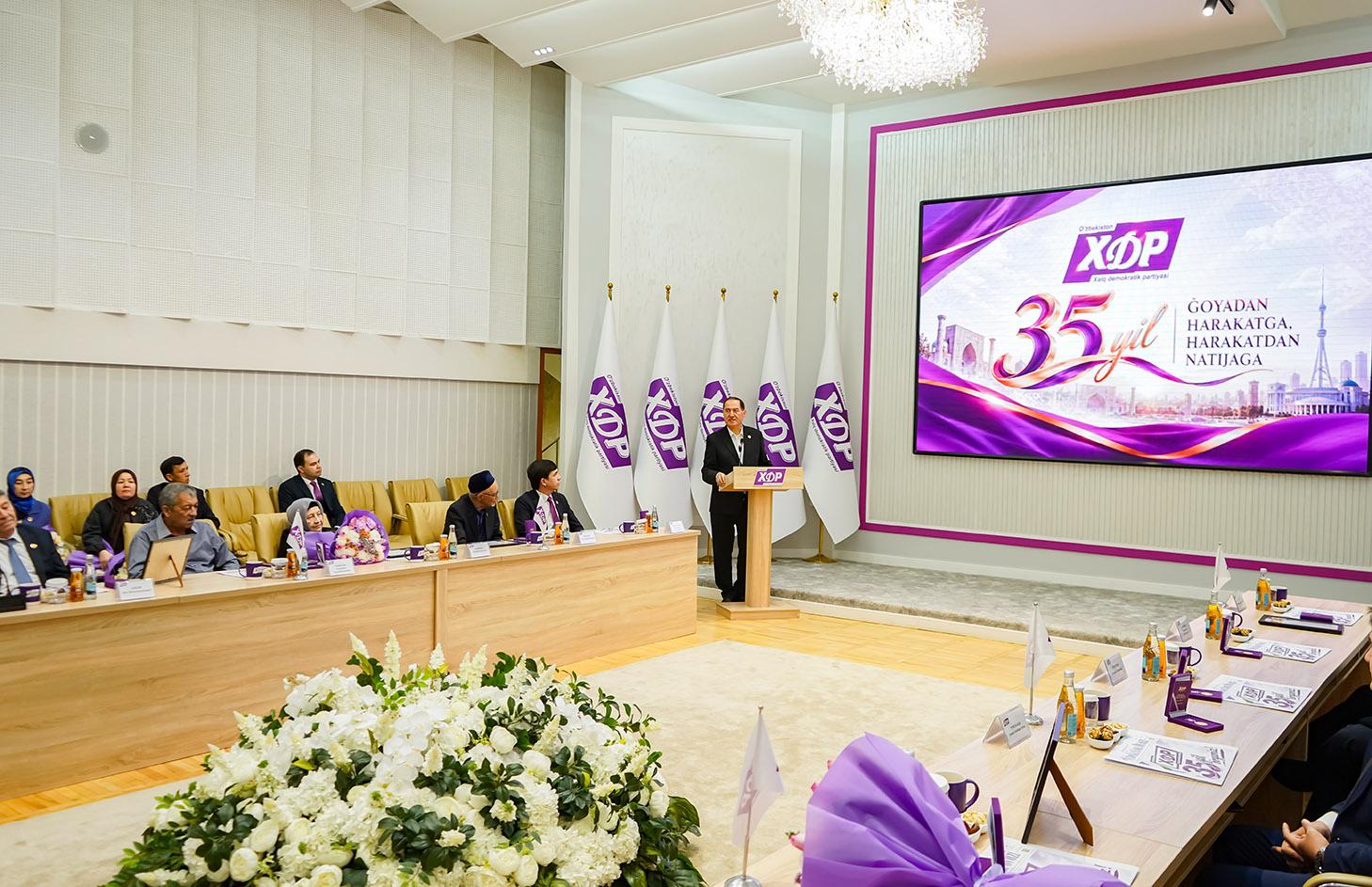 35 yillik siyosiy tarix: ehtirom va e’tirof