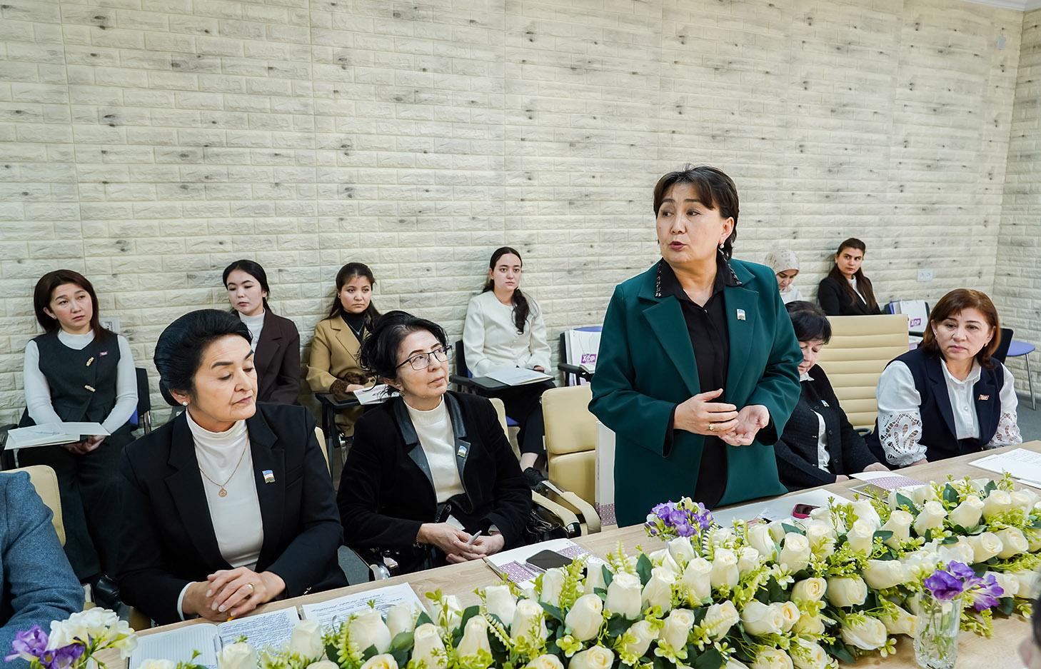 Аёллар манфаатига оид муҳим масалалар муҳокама қилинди