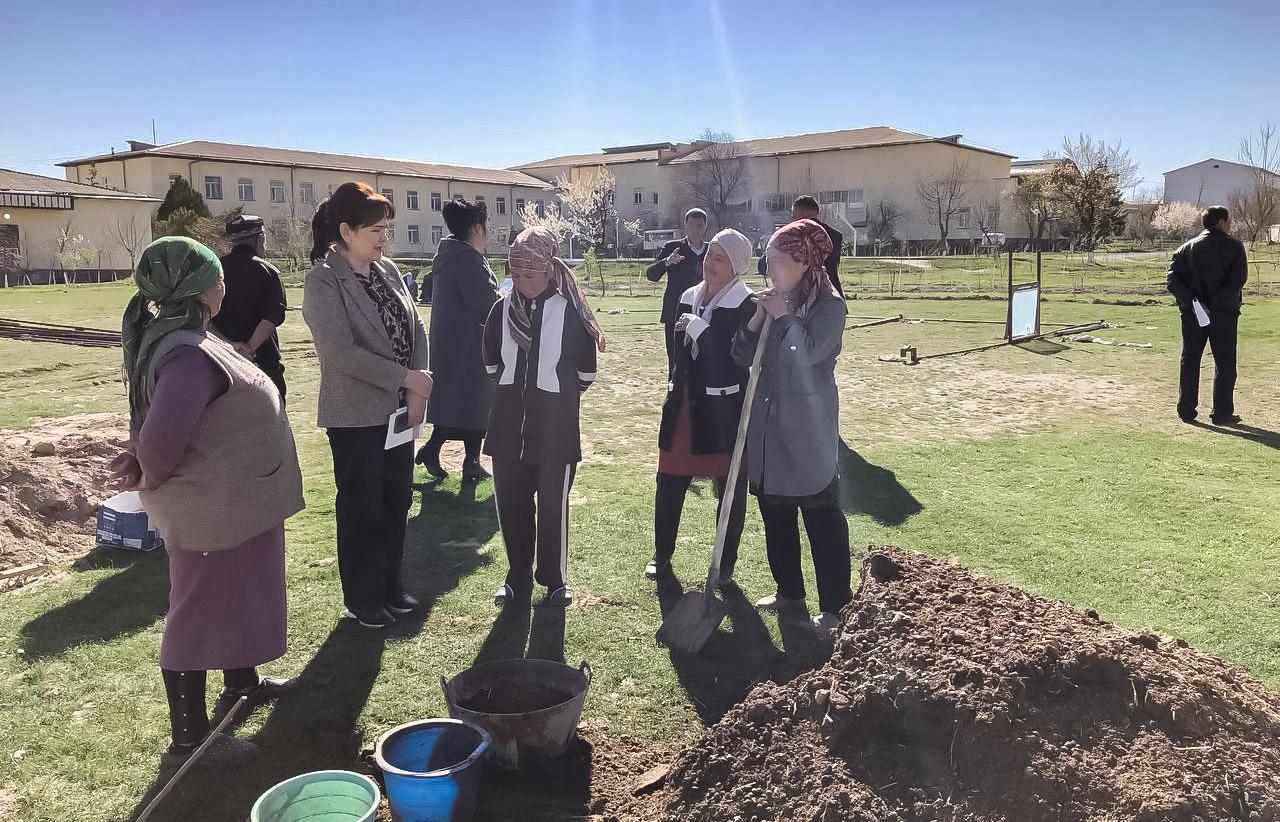 Янгиободда ёшларни талаб юқори бўлган замонавий касбларга йўналтириш масалалари муҳокама қилинди