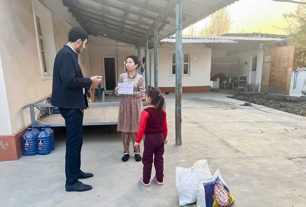 Янгийўлда эҳтиёжманд оилалар қўллаб-қувватланди