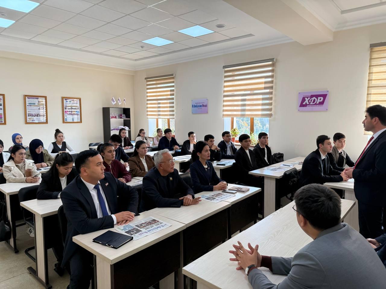 Sharqshunoslik universitetida Oʻzbekiston Xalq demokratik partiyasining maxsus xonasi ochildi