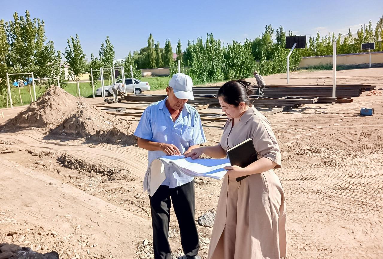 Депутат мактабдаги қурилиш ишлари билан танишди