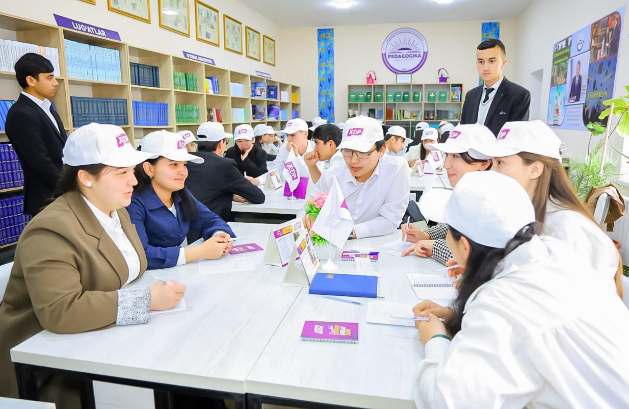 Урганчлик талабалар ўртасида “Сиёсатдаги ёшлар” интеллектуал турнири ўтказилди