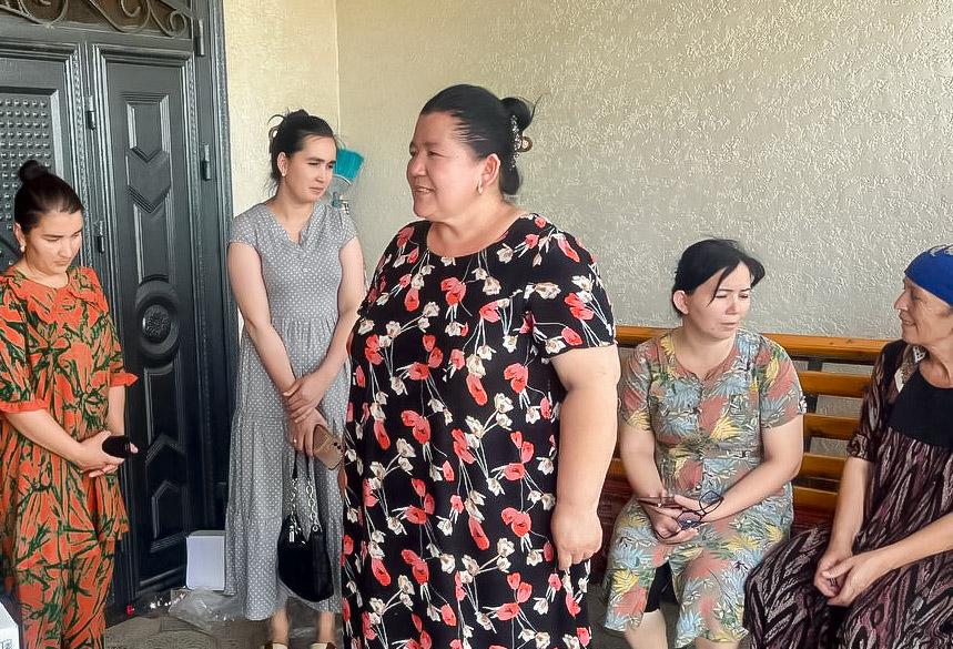 Депутат маҳаллада мулоқот ўтказиб, хотин-қизлар мурожаатларни қабул қилди